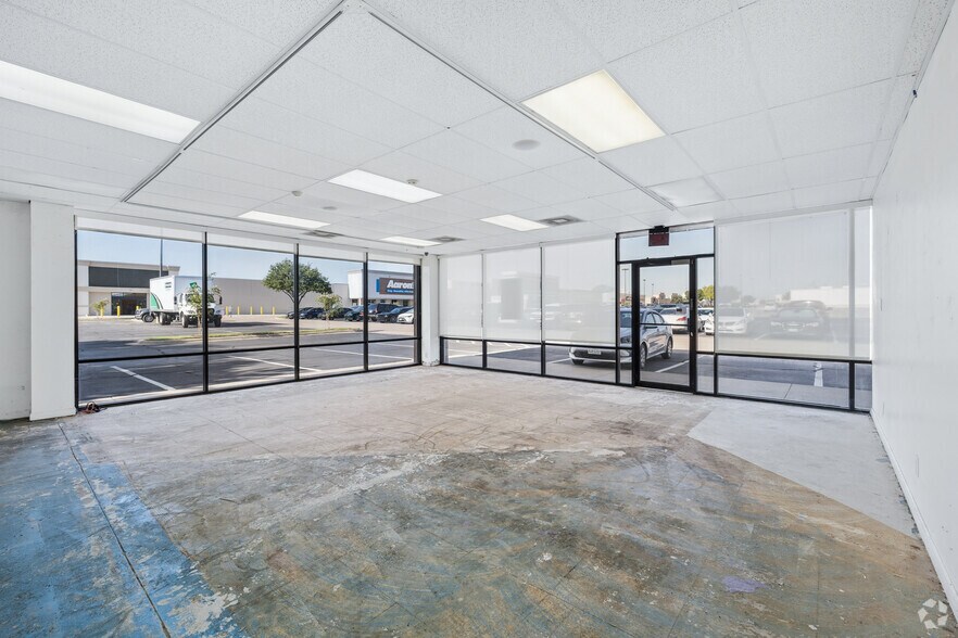 More Photos Of 1309-1323 W Pipeline Rd, Hurst General Retail For Sale