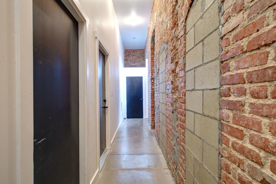 More Photos Of 5009-5011 York Blvd, Los Angeles Storefront For Sale