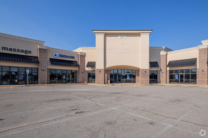 More Photos Of 8000-8022 NW 39th Expressway, Bethany Freestanding For Lease