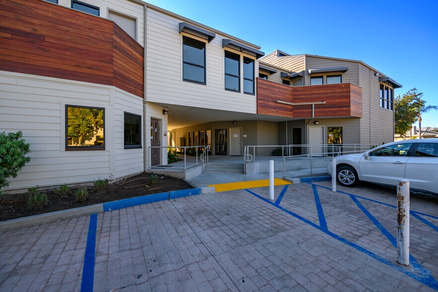 Primary Photo Of 705 W La Veta Ave, Orange Medical For Lease