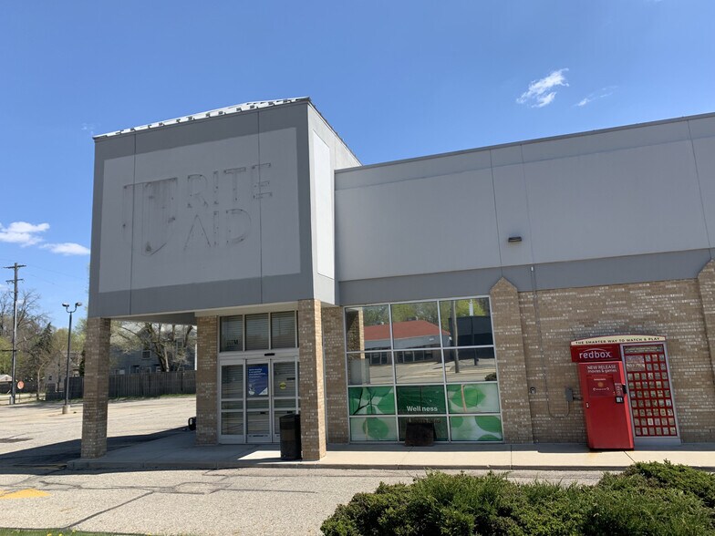 More Photos Of 2701 S Cedar St, Lansing Freestanding For Sale