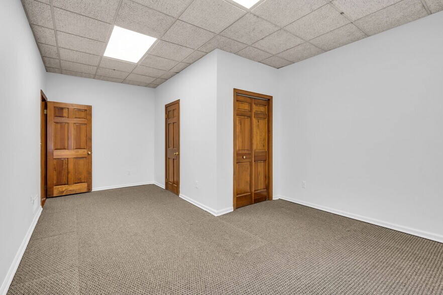 More Photos Of 800 The Plaza, Sea Girt Office For Sale