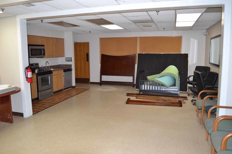 More Photos Of 203 S 6th St, Wood River Office For Sale