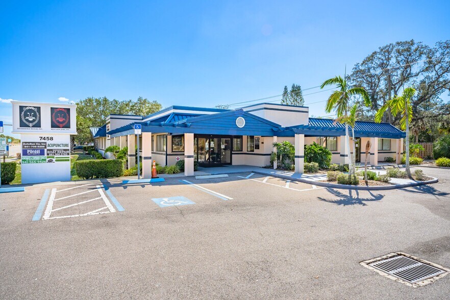 More Photos Of 7458 N Tamiami Trl, Sarasota Medical For Sale
