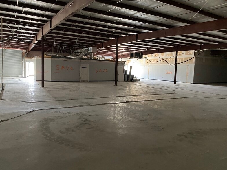 More Photos Of 1535 N Cogswell St, Rockledge Warehouse For Lease