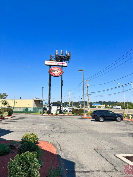 More Photos Of 96 Frontage Rd, East Haven Storefront For Sale