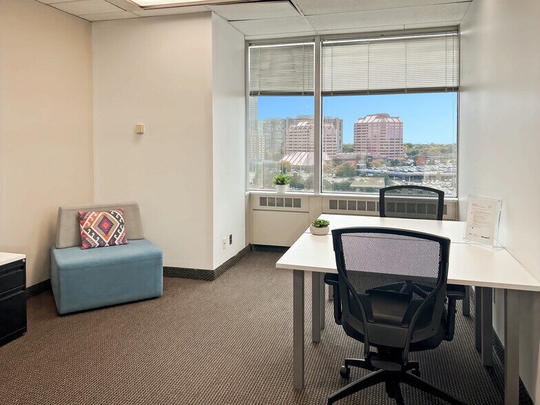 More Photos Of 2 Robert Speck Pky, Mississauga Coworking Space