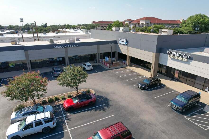 More Photos Of 7959 Fredericksburg Rd, San Antonio Unknown For Lease