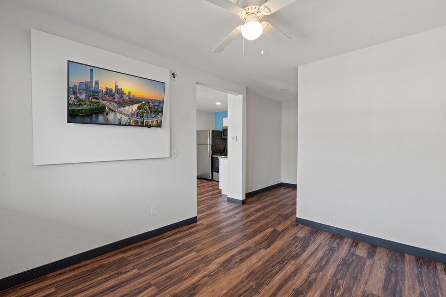 More Photos Of 2425 Atrium Way, Nashville Apartments For Sale