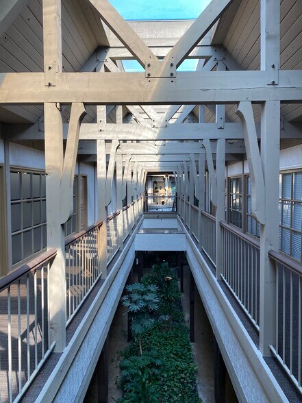 More Photos Of 4444 N Belleview Ave, Kansas City Unknown For Lease