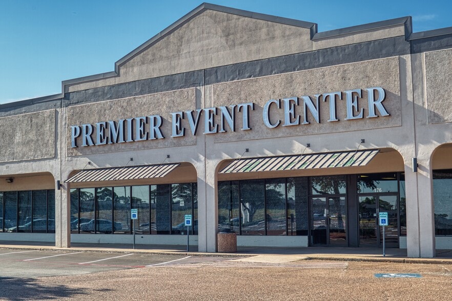 More Photos Of 1165 S Stemmons Fwy, Lewisville Unknown For Lease