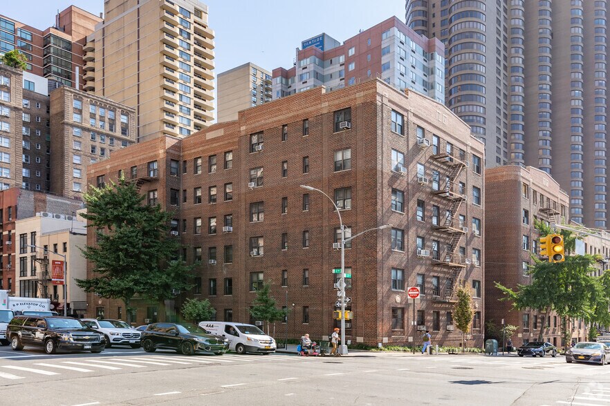More Photos Of 303 E 37th St, New York Apartments For Sale
