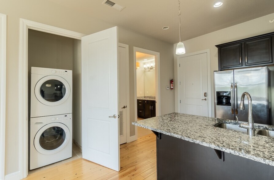 More Photos Of 2005 W Chesterfield Blvd, Springfield Apartments For Lease