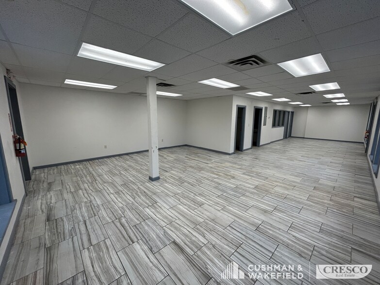 More Photos Of 2636 Brecksville Rd, Richfield Service For Lease