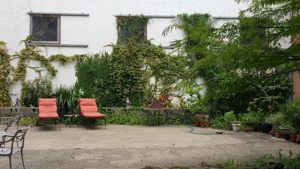 More Photos Of 825 S Trunk Ave, Dallas Light Manufacturing For Sale