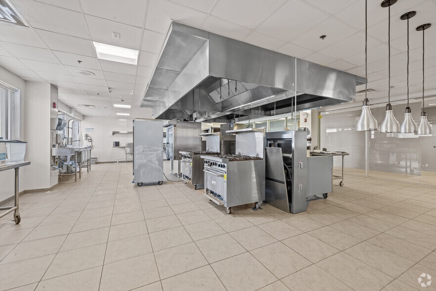 More Photos Of 555 S Independence Blvd, Virginia Beach Office For Lease