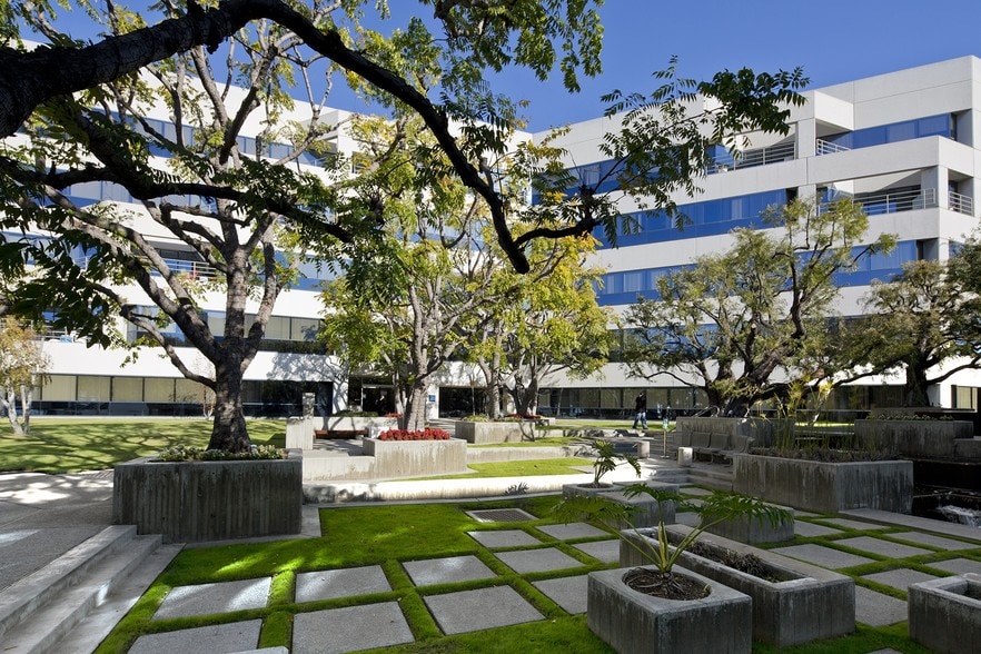 More Photos Of 300 Corporate Pointe, Culver City Office For Lease