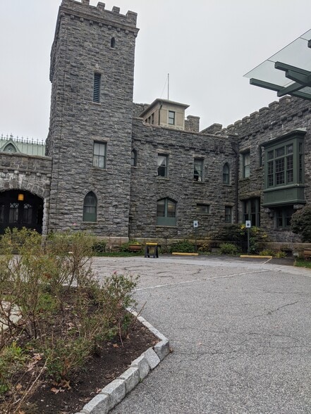 More Photos Of 400 Benedict Ave, Tarrytown Hotel For Lease
