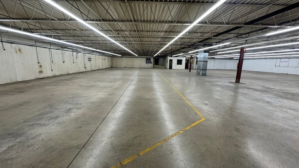 More Photos Of 4220 Springfield-Jamestown Rd, Springfield Warehouse For Lease