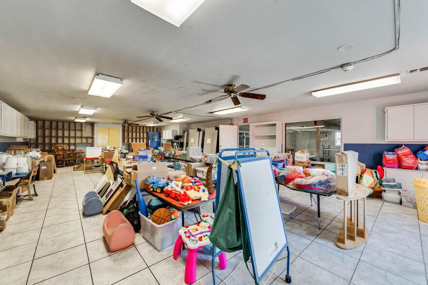 More Photos Of 1005 Austin St, Midland Storefront For Sale