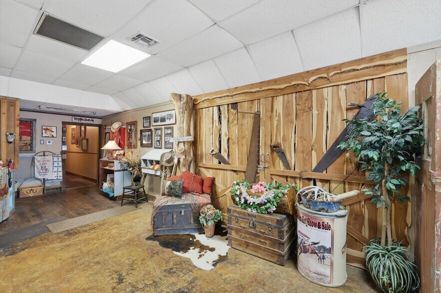 More Photos Of 206 W McCart St, Krum Storefront For Sale