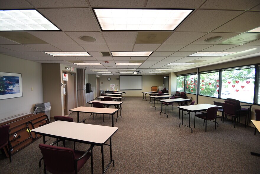 More Photos Of 1701 38th St S, Fargo Office For Lease