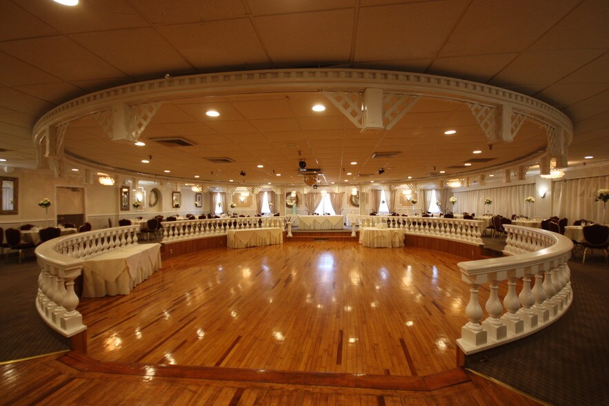 More Photos Of 423 Broadway, Ulster Park Restaurant For Sale