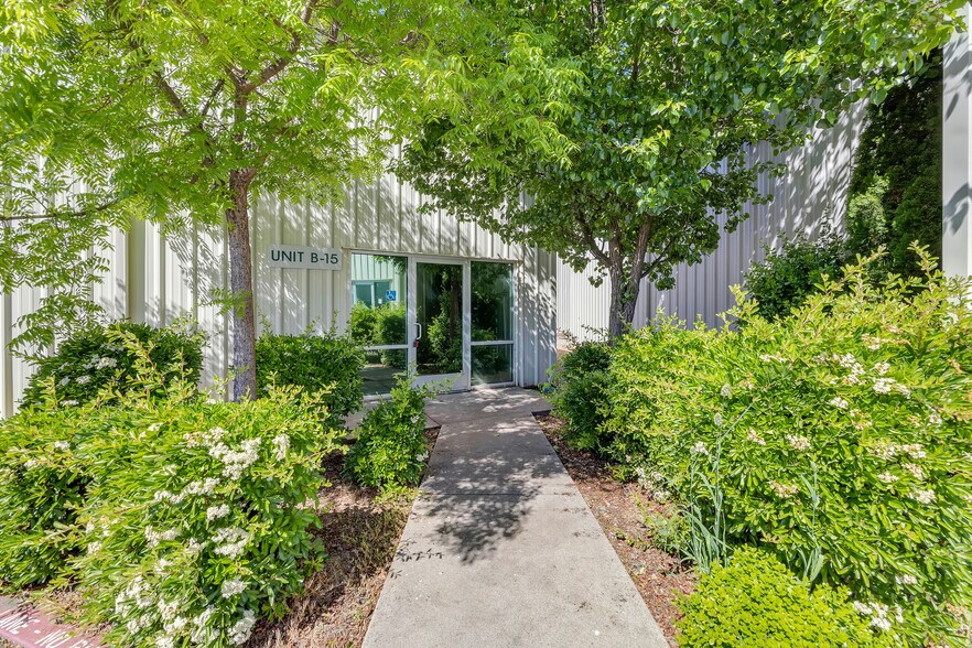 More Photos Of 18855 Microtronics, Sonora Industrial For Sale