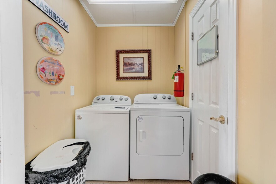 More Photos Of 1418 Freeway Dr, Reidsville Freestanding For Sale