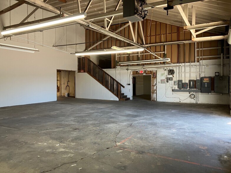 Primary Photo Of 2914 Poplar St, Oakland Manufacturing For Sale