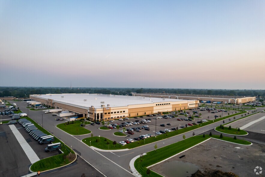 More Photos Of 1420 E 10 Mile Rd, Hazel Park Distribution For Lease