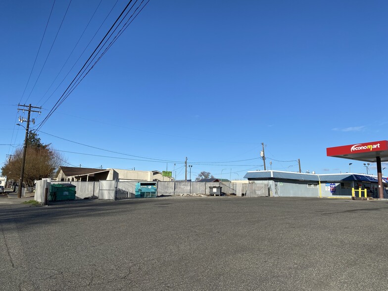 More Photos Of 1211 E Lewis St, Pasco Convenience Store For Sale