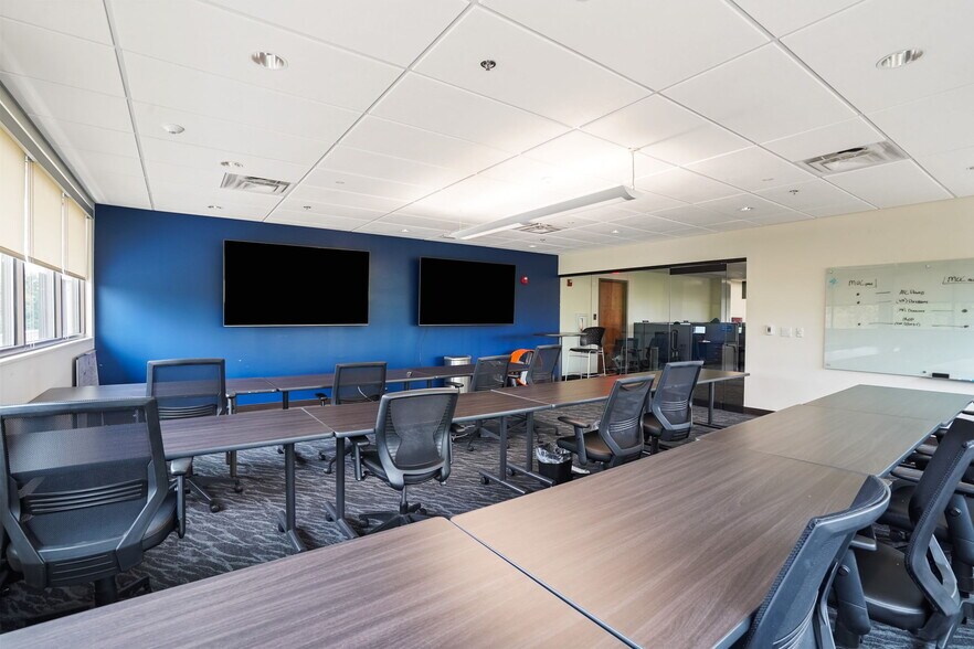 More Photos Of 350 W Wilson Bridge Rd, Worthington Medical For Lease