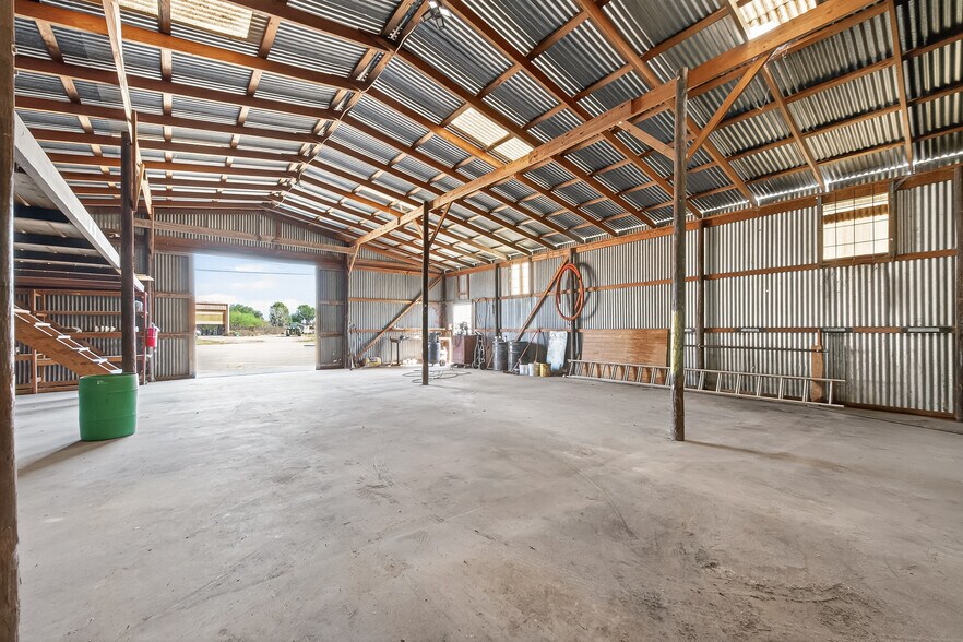 More Photos Of 917 E Main St, Eagle Lake Service Station For Sale