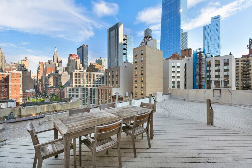 More Photos Of 447 W 36th St, New York Loft Creative Space For Sale