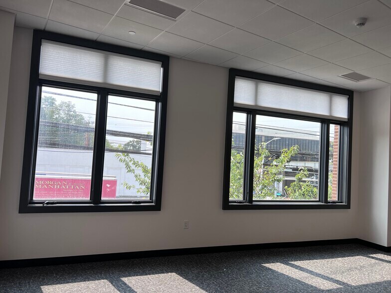 More Photos Of 415-417 Greenwich Ave, Greenwich General Retail For Lease