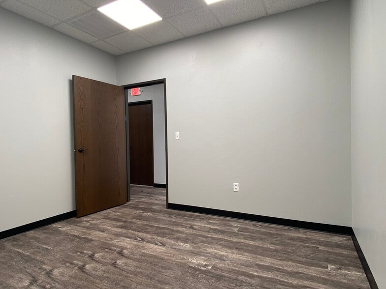 More Photos Of 7605 NW 79th Pl, Oklahoma City Industrial For Lease