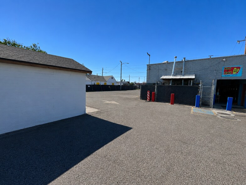More Photos Of 2538 E McDowell Rd, Phoenix Freestanding For Lease