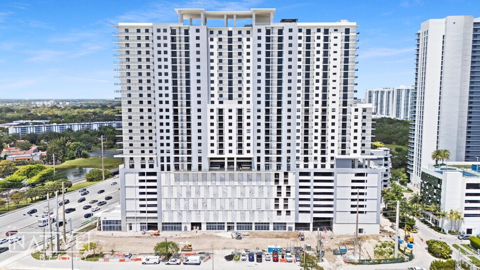 More Photos Of 16375 Biscayne Blvd, Aventura Restaurant For Lease