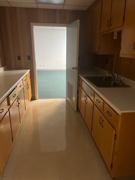 More Photos Of 201 Triana Blvd, Huntsville Warehouse For Lease