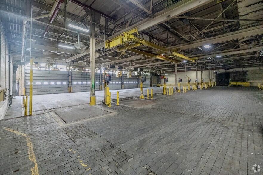 More Photos Of 3300 N 124th St, Milwaukee Manufacturing For Lease