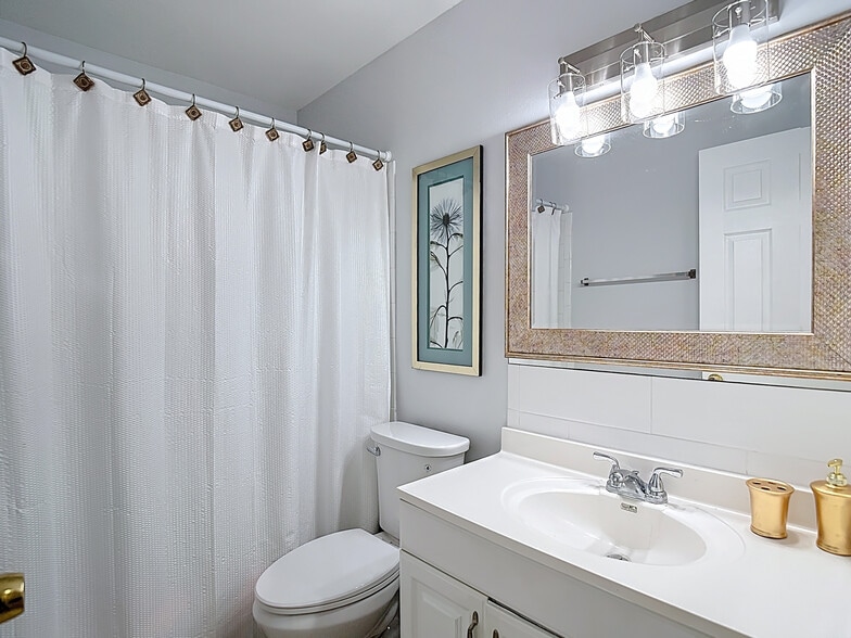 More Photos Of 139 SE Jefferson Cir N, Saint Petersburg Apartments For Sale