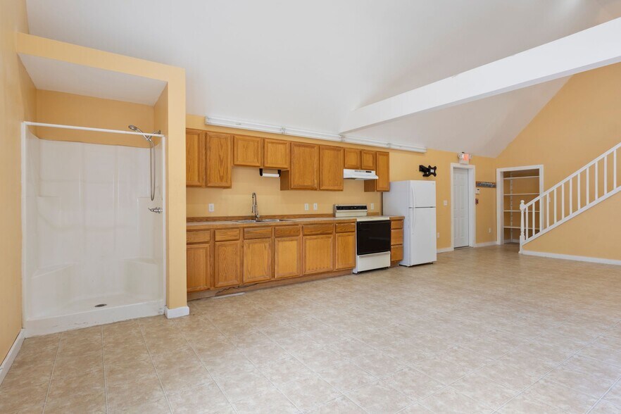 More Photos Of 204 Gray Rd, Cumberland General Retail For Sale