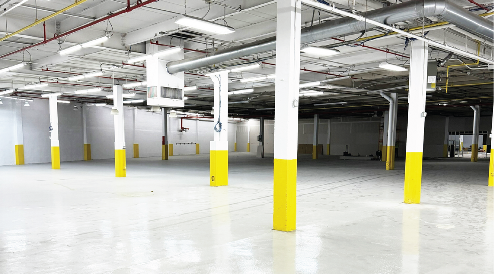 More Photos Of 30-35 Thomson Ave, Long Island City Manufacturing For Lease