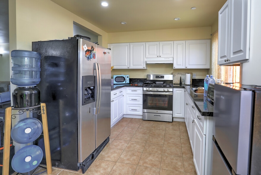 More Photos Of 186 Bell Way, Ventura Apartments For Sale