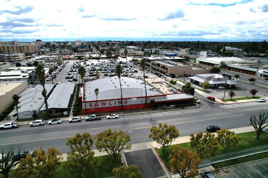 More Photos Of 1819 30th St, Bakersfield Bowling Alley For Sale