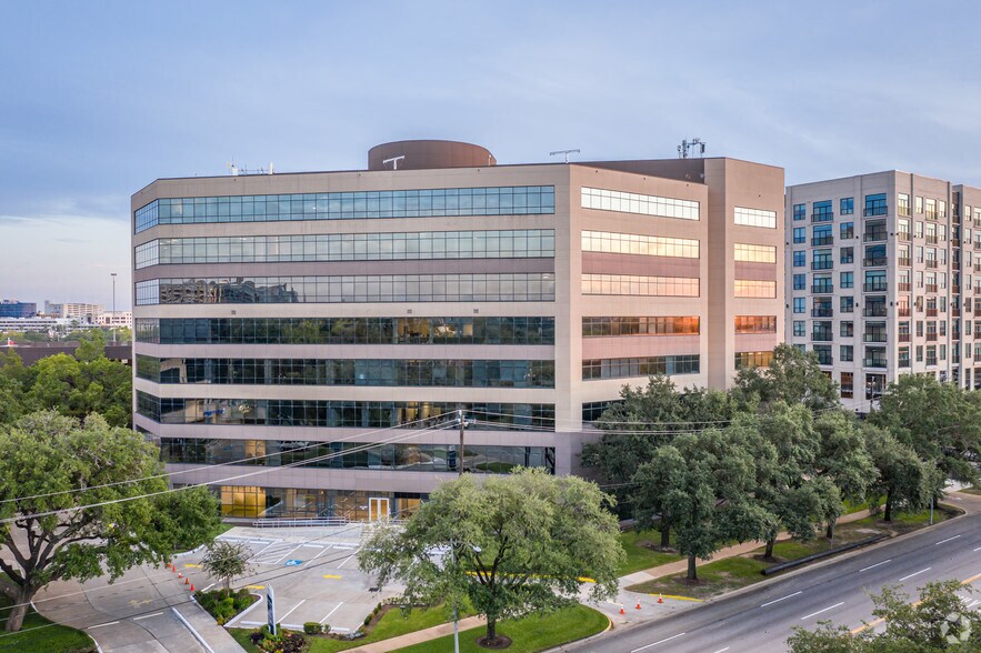 More Photos Of 7515 S Main St, Houston Medical For Lease