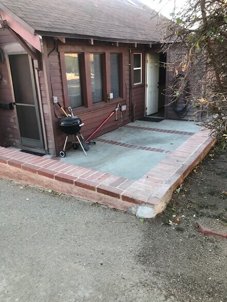 More Photos Of 2757 Foothill Blvd, La Crescenta Freestanding For Sale