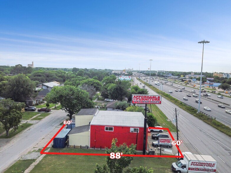 More Photos Of 10722 E I-10 Fwy, Houston Freestanding For Sale