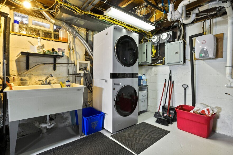 More Photos Of 206 Park Ave, Rochester Office Residential For Lease